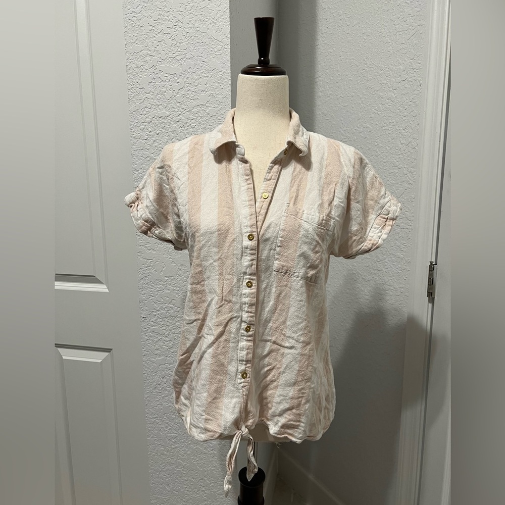Ellen Tracy shirt, vertical stripes, cream and white, front tie, gold buttons